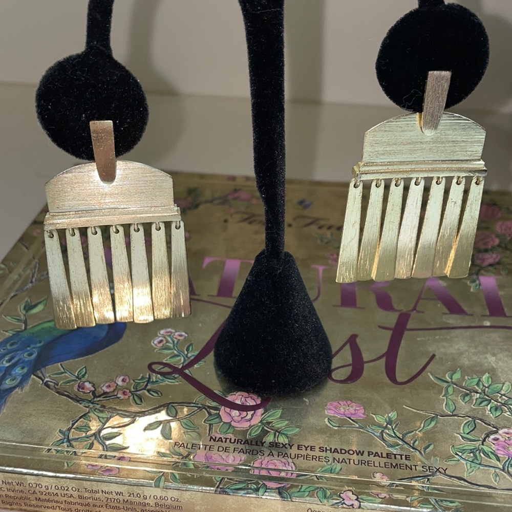 Gold tone Kendra Scott earrings